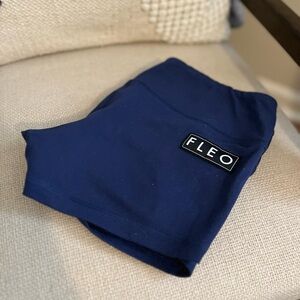 Fleo. Original short. Size small. Navy